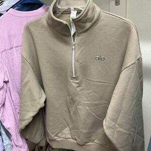 ALO Yoga Accolade 1/4 Zip Pullover in Light Cocoa